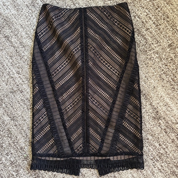 WHITE HOUSE BLACK MARKET BLACK LACE PENCIL SKIRT NWT SIZE 4 - Picture 6 of 11